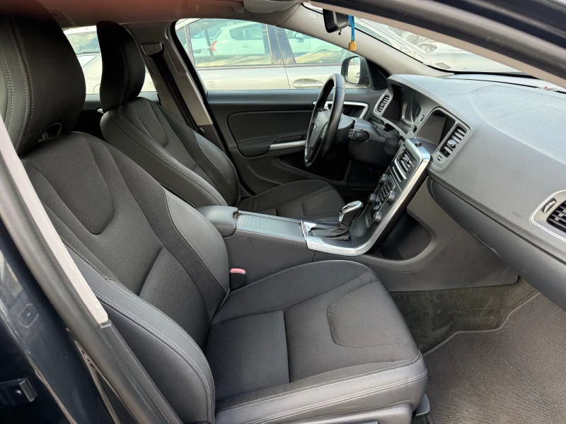 Volvo V60 D3 AUTOMAT, снимка 11 - Автомобили и джипове - 51747353