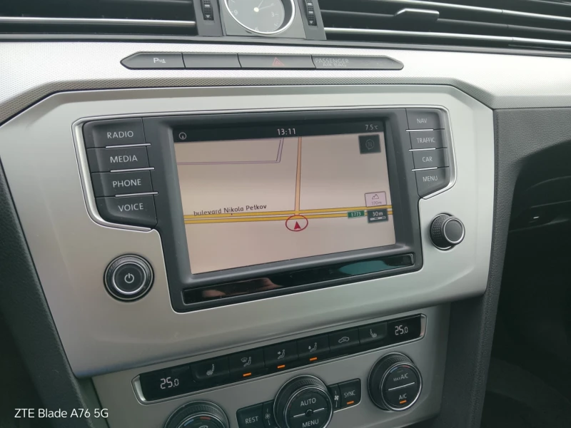 VW Passat 2.0 TDI, снимка 11 - Автомобили и джипове - 52671272