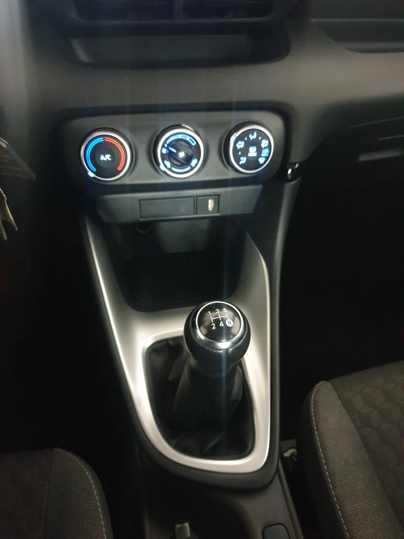 Toyota Yaris 2023/8200 км , снимка 7 - Автомобили и джипове - 52727979