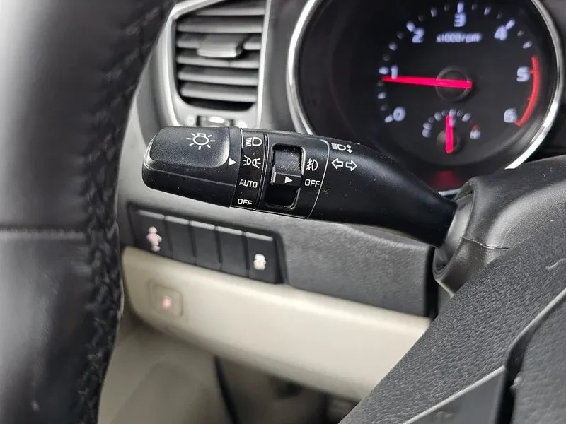Kia Carnival 9-Seater Luxury, снимка 14 - Автомобили и джипове - 56725972