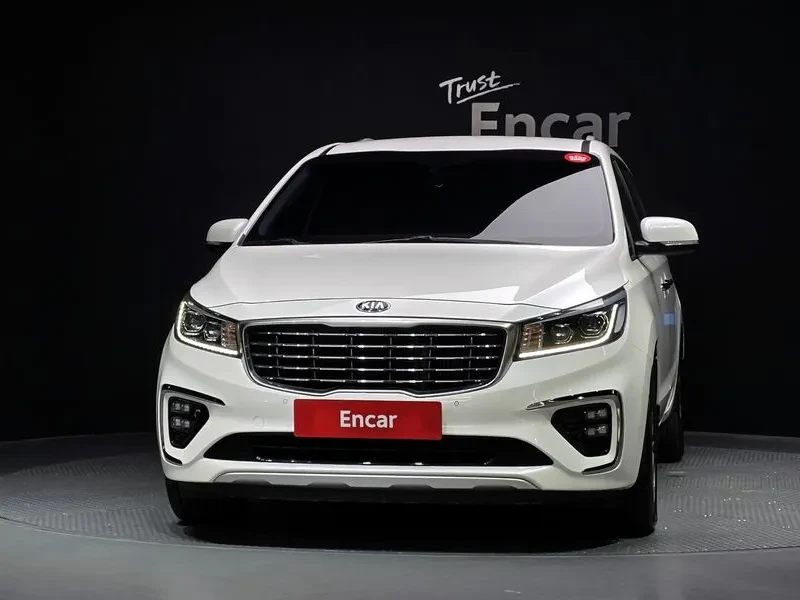 Kia Carnival 9-Seater Luxury, снимка 3 - Автомобили и джипове - 56725972