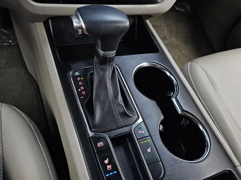 Kia Carnival 9-Seater Luxury, снимка 9 - Автомобили и джипове - 56725972