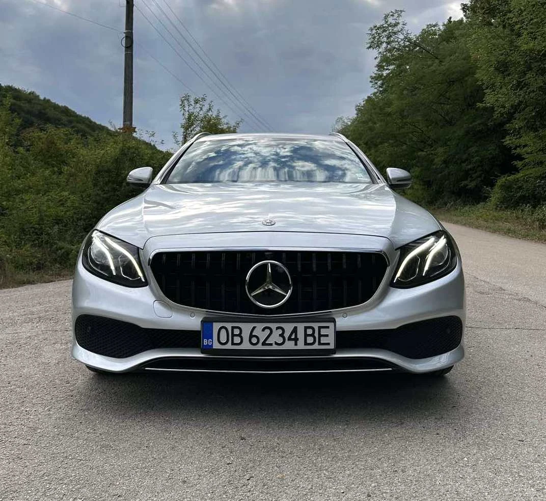 Mercedes-Benz E 220 4 MATIC - изображение 2