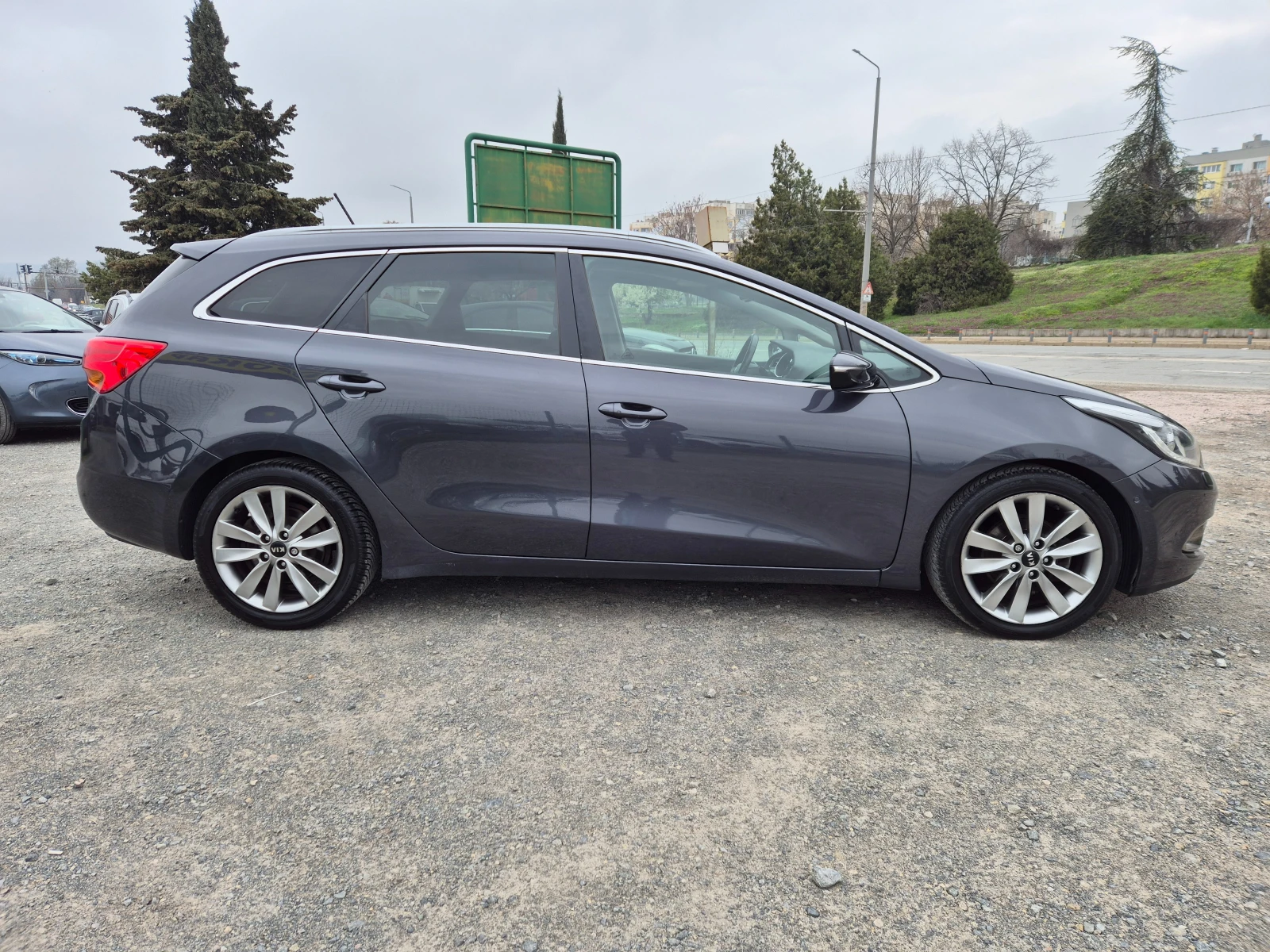 Kia Ceed 1.6CRDI 128кс, снимка 6 - Автомобили и джипове - 53993441