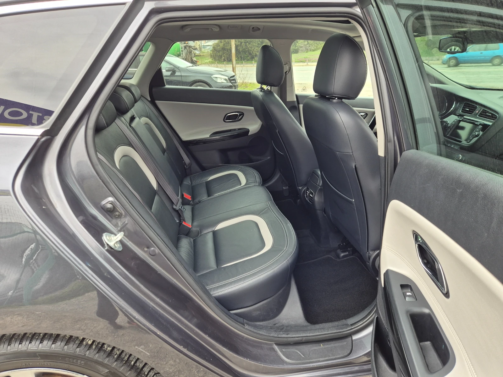 Kia Ceed 1.6CRDI 128кс, снимка 10 - Автомобили и джипове - 53993441