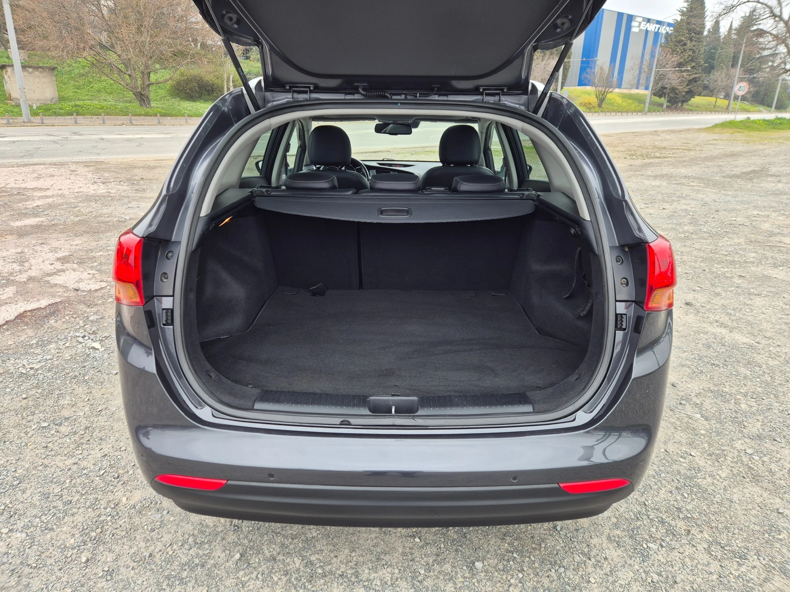 Kia Ceed 1.6CRDI 128кс, снимка 11 - Автомобили и джипове - 53993441