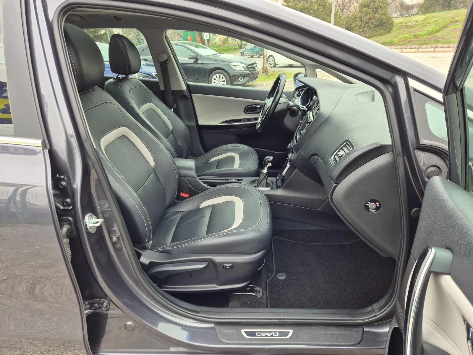 Kia Ceed 1.6CRDI 128кс, снимка 9 - Автомобили и джипове - 53993441