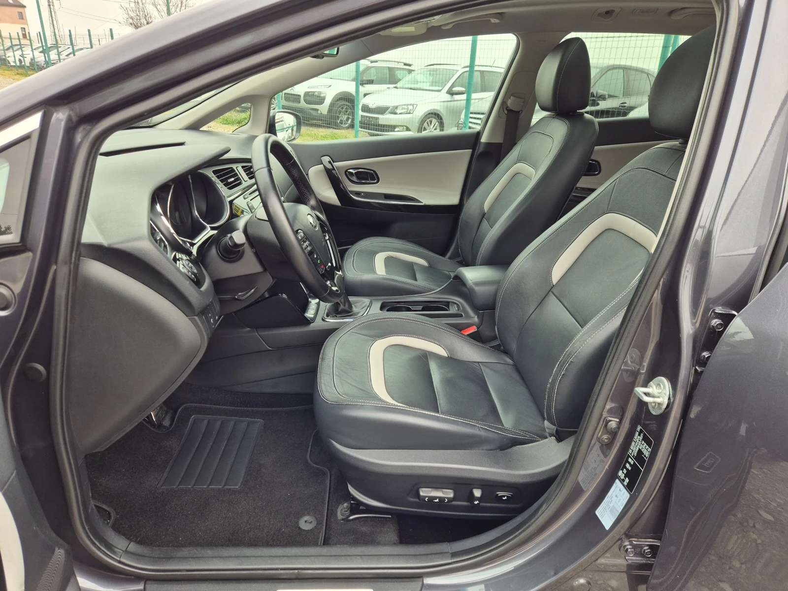 Kia Ceed 1.6CRDI 128кс, снимка 13 - Автомобили и джипове - 53993441