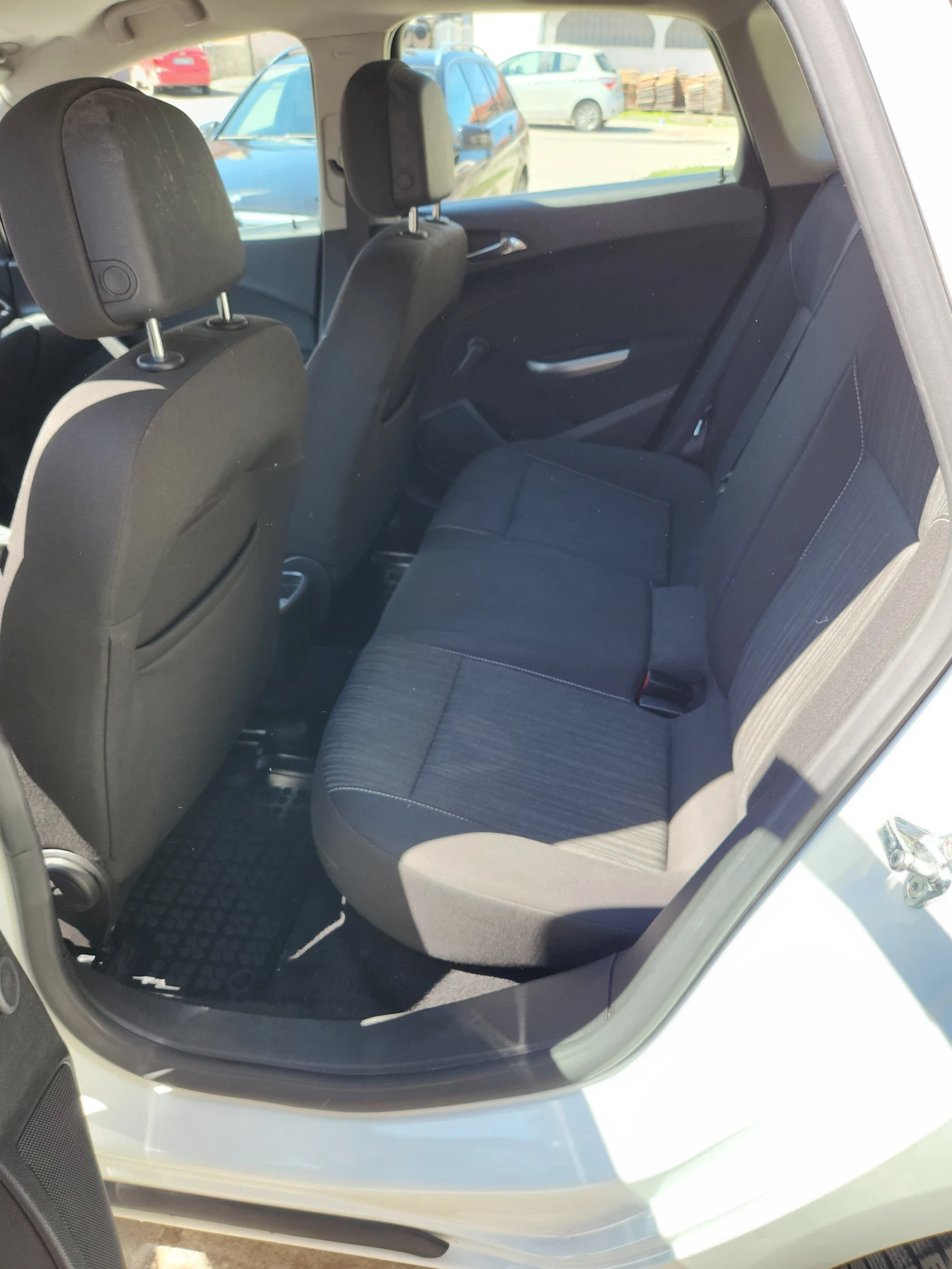 Opel Astra 1.7cdti, снимка 9 - Автомобили и джипове - 54098324