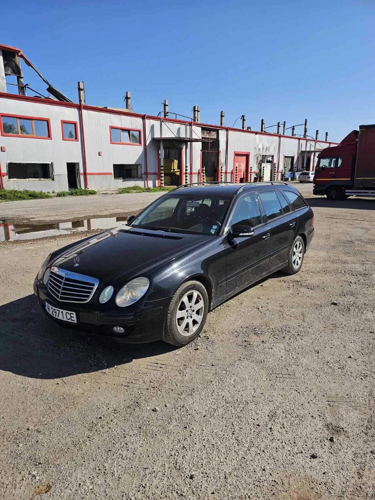 Mercedes-Benz E 220, снимка 2 - Автомобили и джипове - 54333906