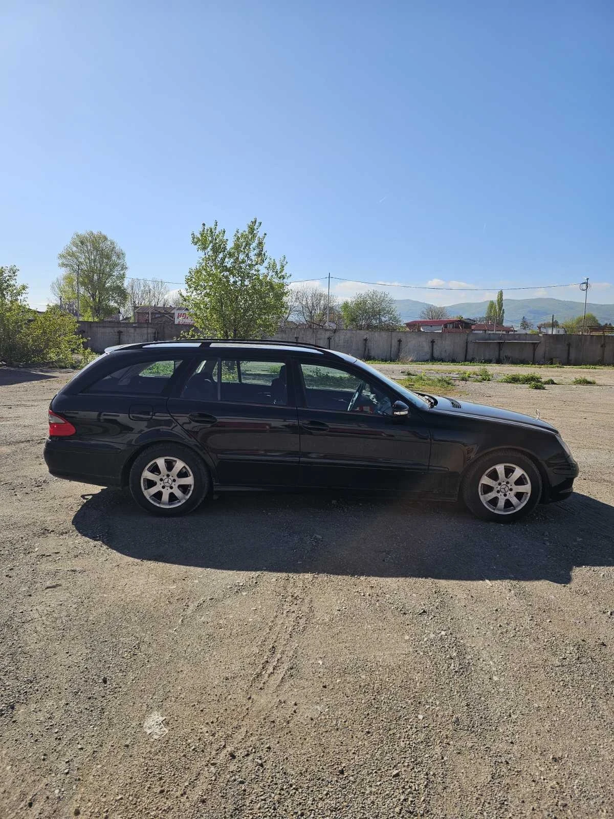 Mercedes-Benz E 220, снимка 4 - Автомобили и джипове - 54333906