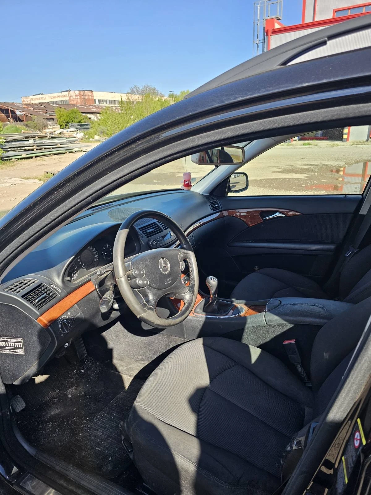 Mercedes-Benz E 220, снимка 7 - Автомобили и джипове - 54333906