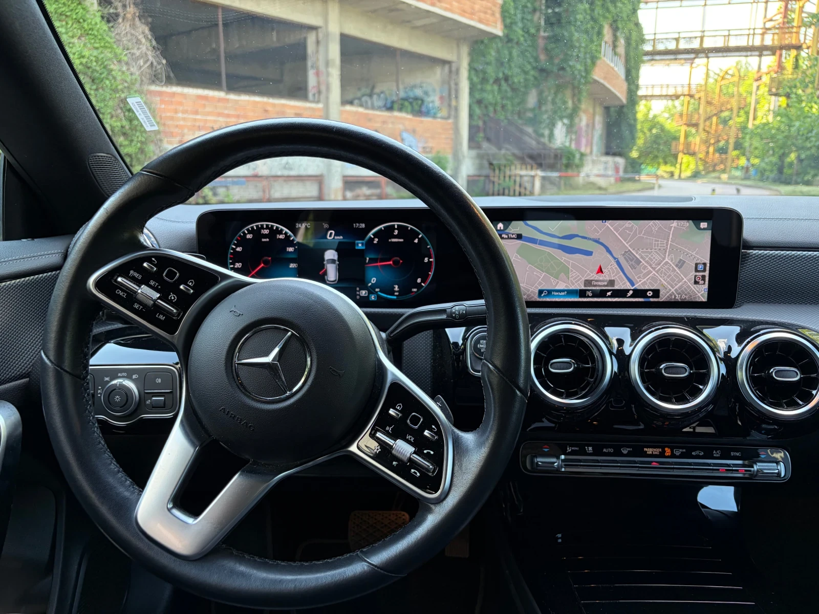 Mercedes-Benz CLA, снимка 8 - Автомобили и джипове - 54673832