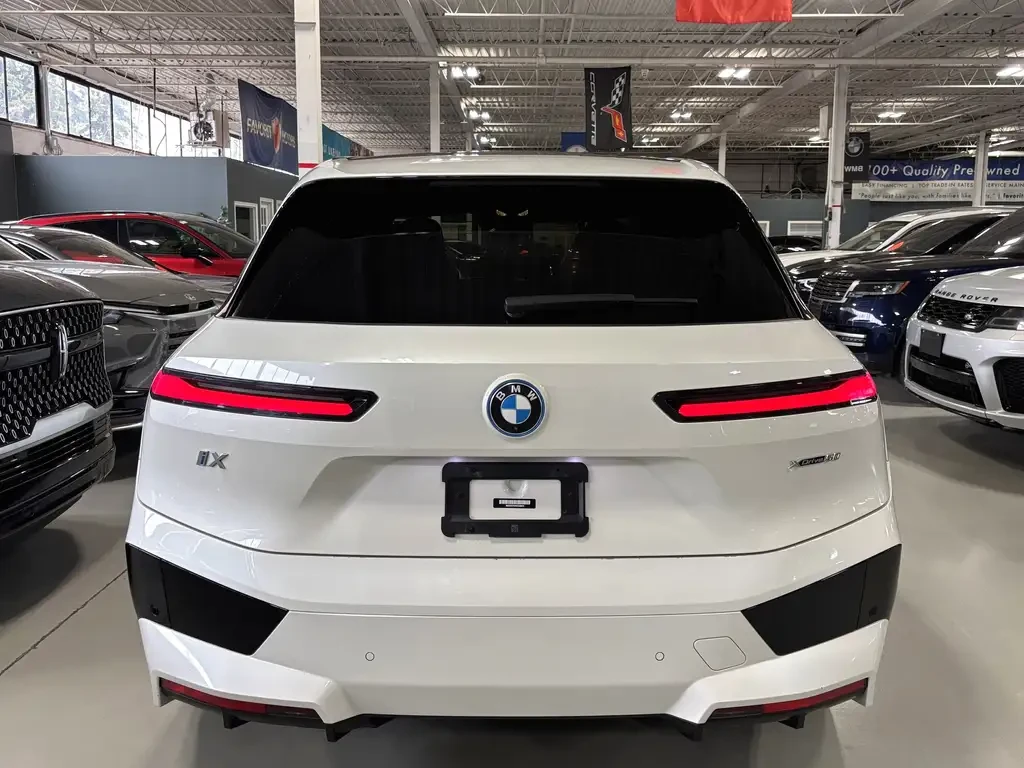 BMW iX XDRIVE* 50* AWD* ОБДУХВАНЕ* МАСАЖ* ХЕДЪП* ДИСТРОНИ, снимка 5 - Автомобили и джипове - 55050900
