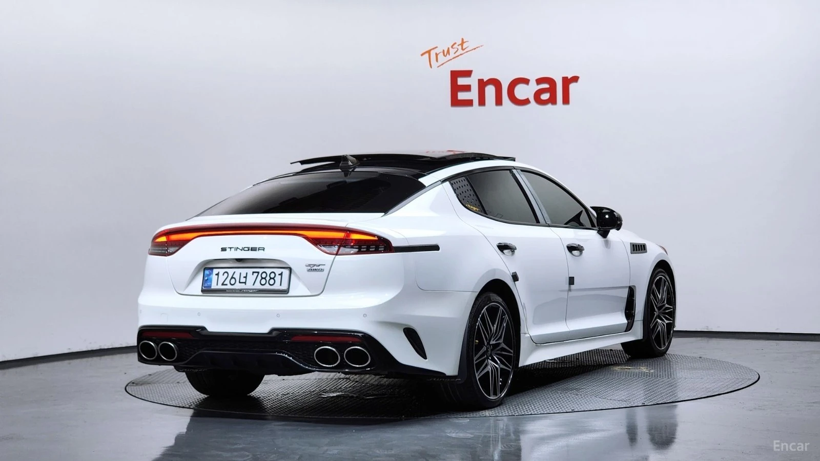 Kia Stinger MASTER* 360 КАМЕРА* ОБДУХВАНЕ* ПОДГРЕВ* HEADUP, снимка 2 - Автомобили и джипове - 55524470