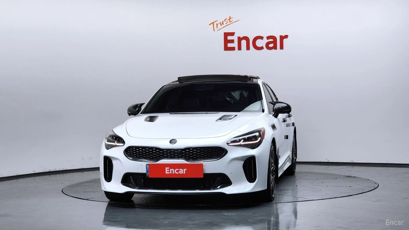 Kia Stinger MASTER* 360 КАМЕРА* ОБДУХВАНЕ* ПОДГРЕВ* HEADUP, снимка 3 - Автомобили и джипове - 55524470