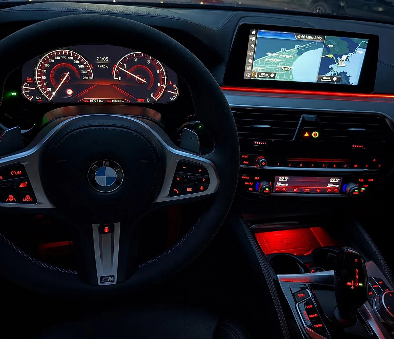 BMW 540 Individual* Harman Kardon* HUD* 360* ЛИЗИНГ, снимка 7 - Автомобили и джипове - 55577348