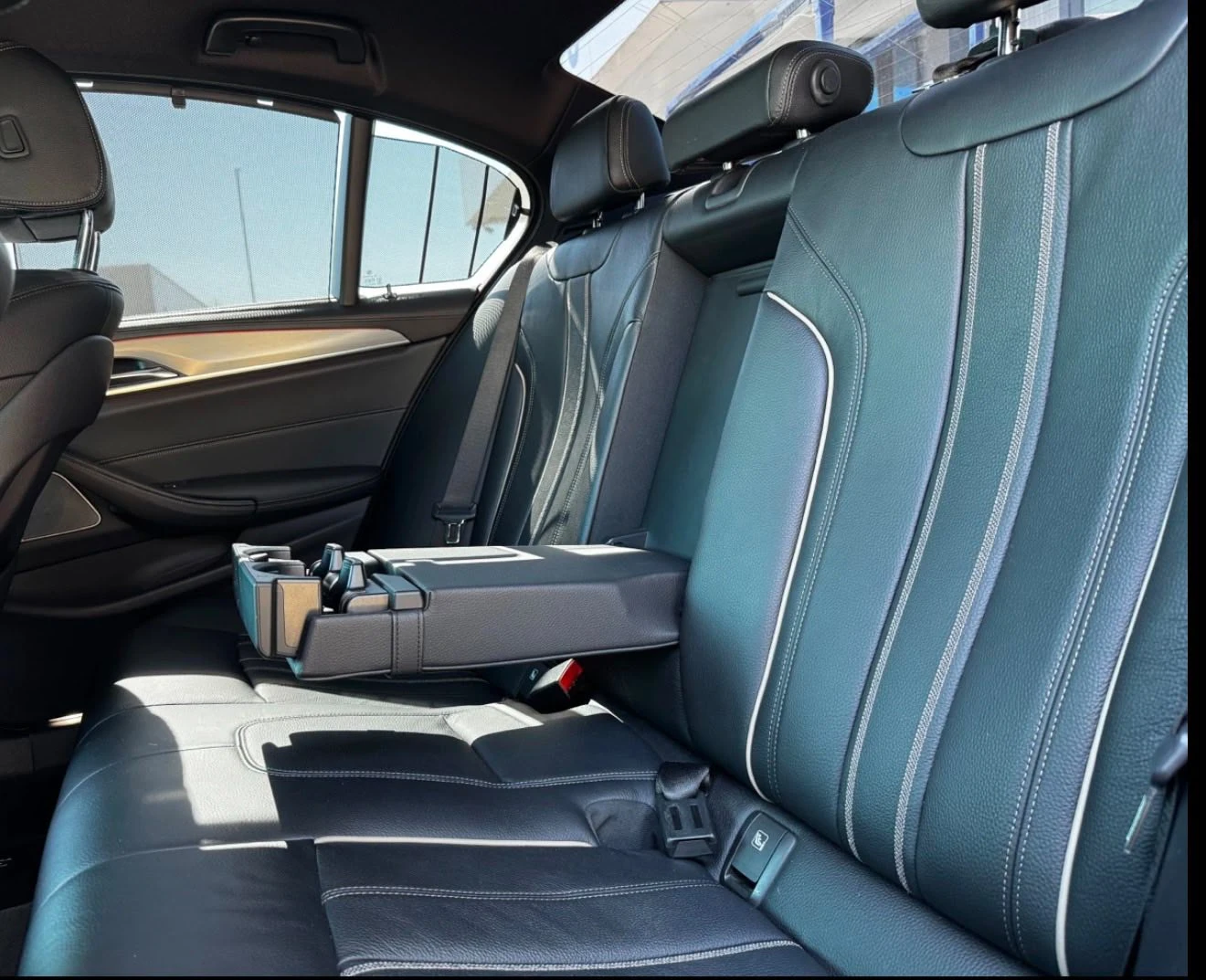 BMW 540 Individual* Harman Kardon* HUD* 360* ЛИЗИНГ, снимка 9 - Автомобили и джипове - 55577348