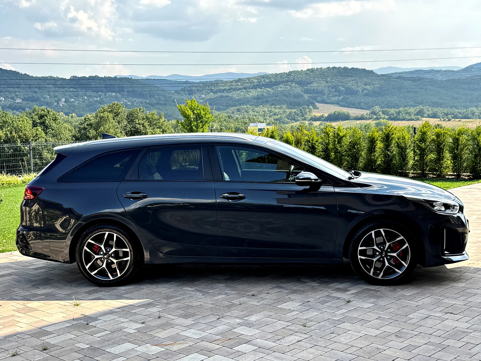 Kia Ceed 1.6CRDi GT-Line Nardo/Navi/Panorama/Full, снимка 4 - Автомобили и джипове - 55646738