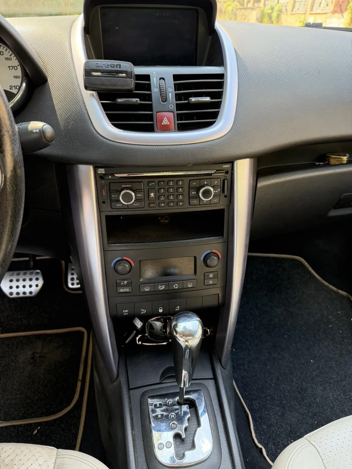 Peugeot 207 207cc, снимка 11 - Автомобили и джипове - 55847505