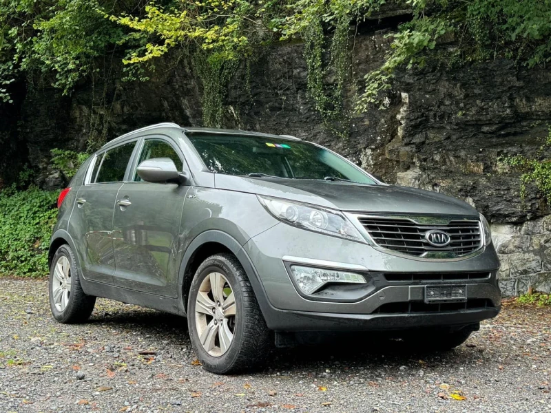 Kia Sportage 2.0 CRDI, снимка 4 - Автомобили и джипове - 47577828