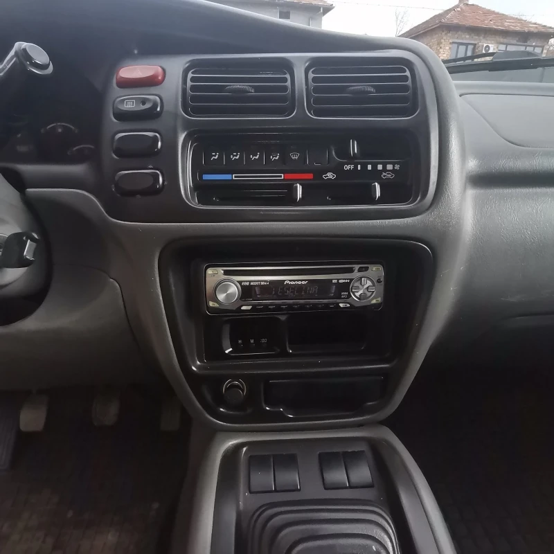 Suzuki Grand vitara 1.6  16V, снимка 11 - Автомобили и джипове - 49232466