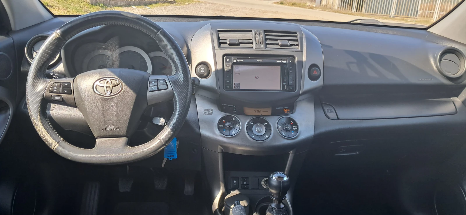 Toyota Rav4 2.2D4D, снимка 12 - Автомобили и джипове - 53870504