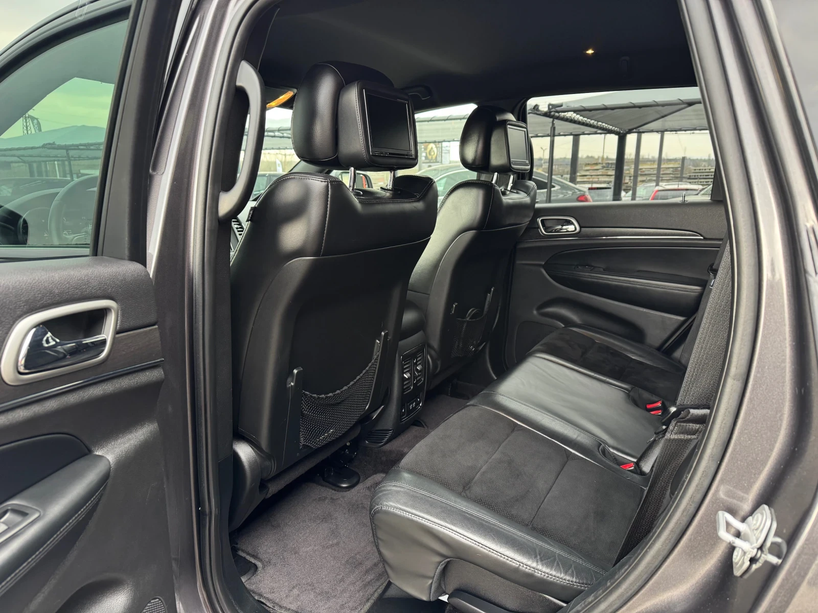 Jeep Grand cherokee 3.0D-NIGHT EAGLE-TV-MEMORY-KEYLESS-ПОДГРЕВИ-КАМЕРА, снимка 16 - Автомобили и джипове - 53965004