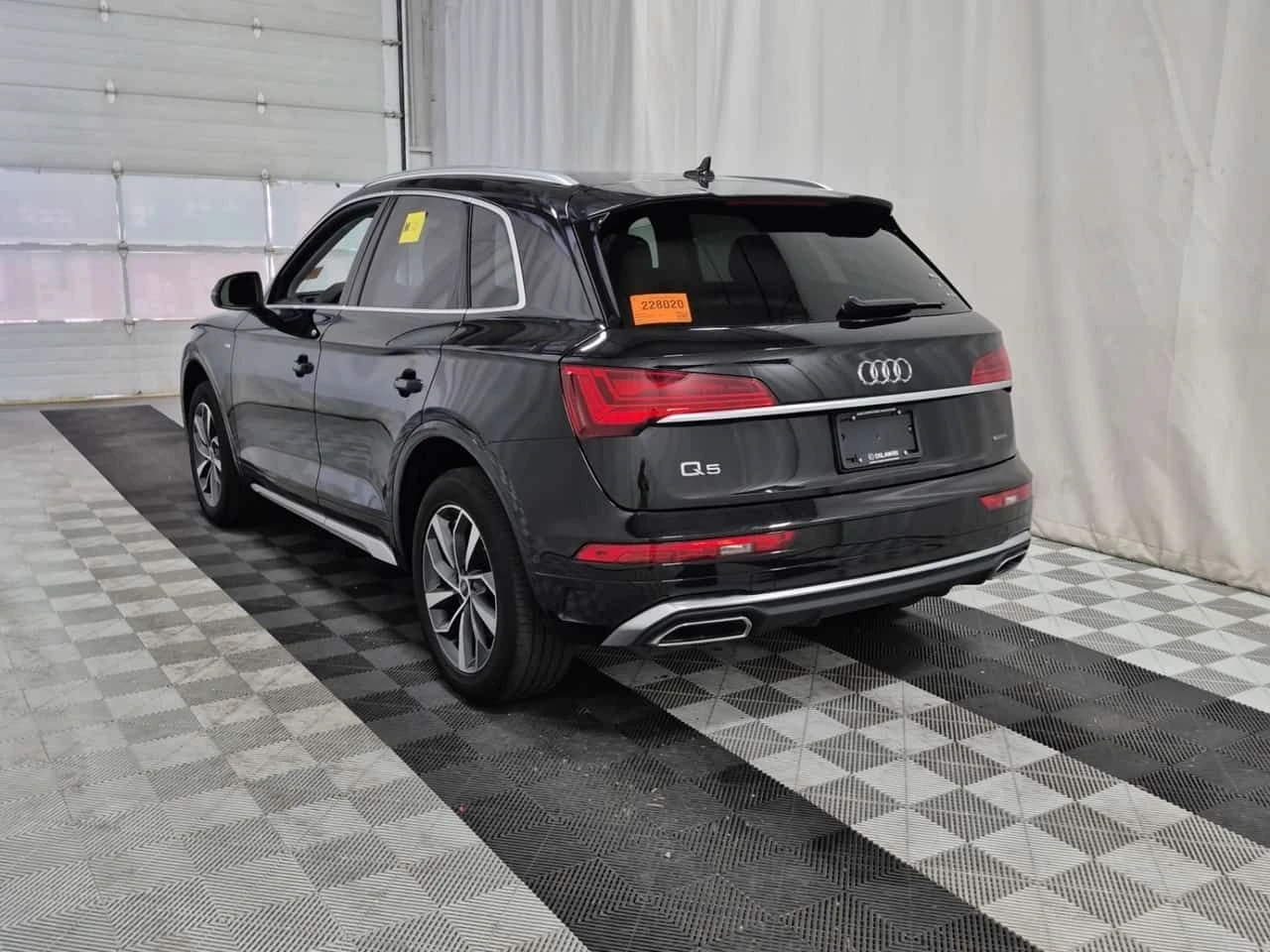 Audi Q5  TECHNIK / DISTRONIC / 360 / PANORAMA , снимка 4 - Автомобили и джипове - 55662095