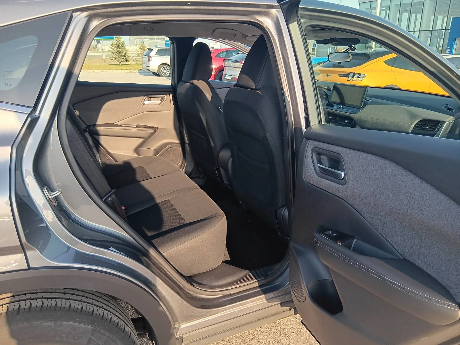 Nissan Qashqai 1.3, снимка 10 - Автомобили и джипове - 56301155