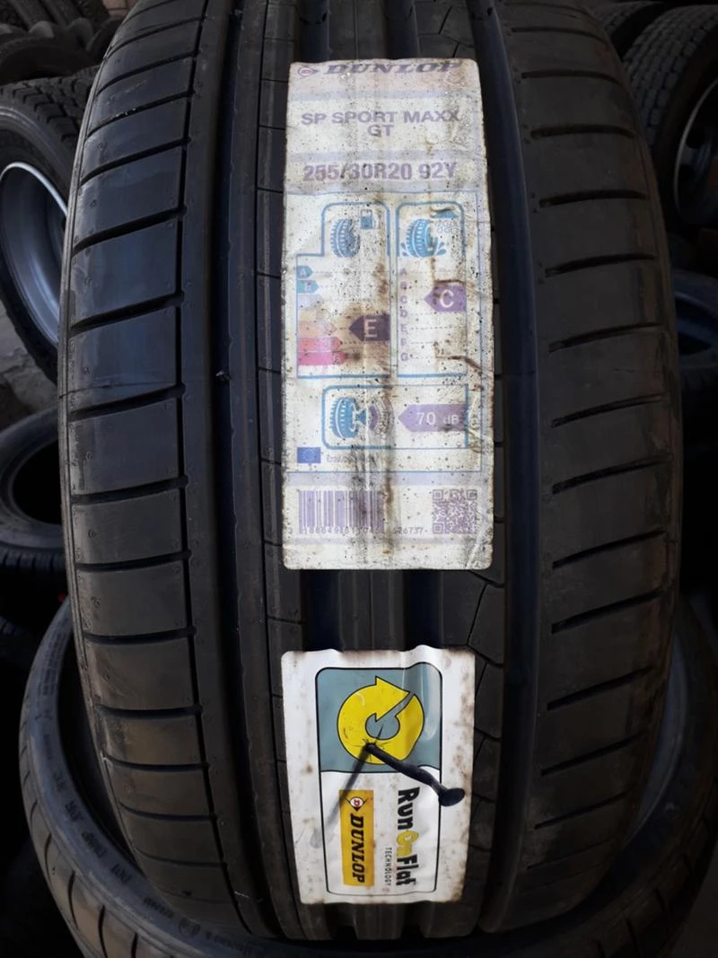 Гуми Летни 255/30R20, снимка 2 - Гуми и джанти - 45864089