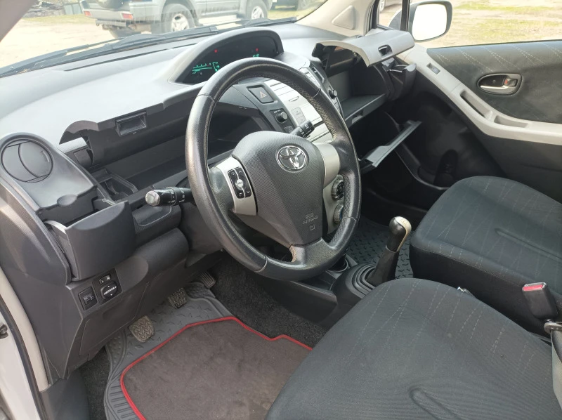 Toyota Yaris, снимка 16 - Автомобили и джипове - 44217078