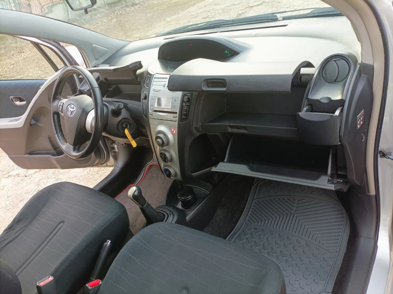 Toyota Yaris, снимка 10 - Автомобили и джипове - 44217078