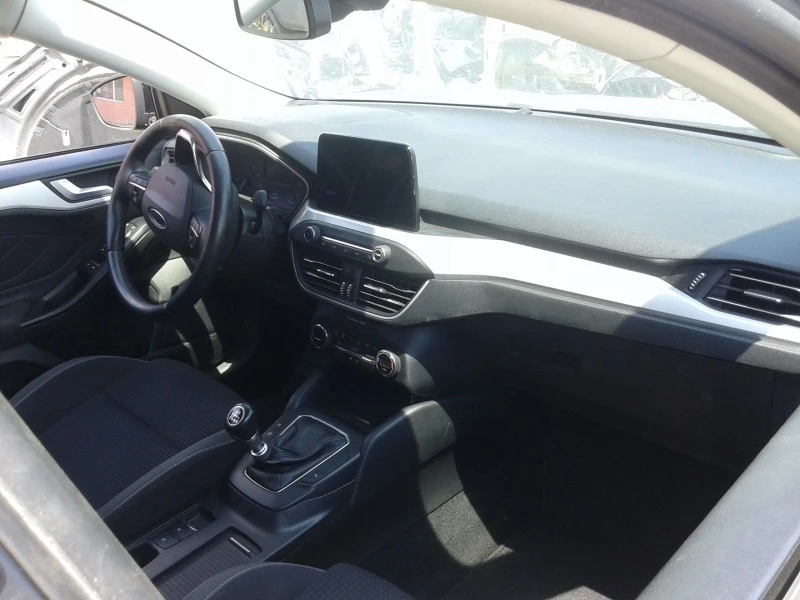 Ford Focus 1.0i, снимка 6 - Автомобили и джипове - 46692992