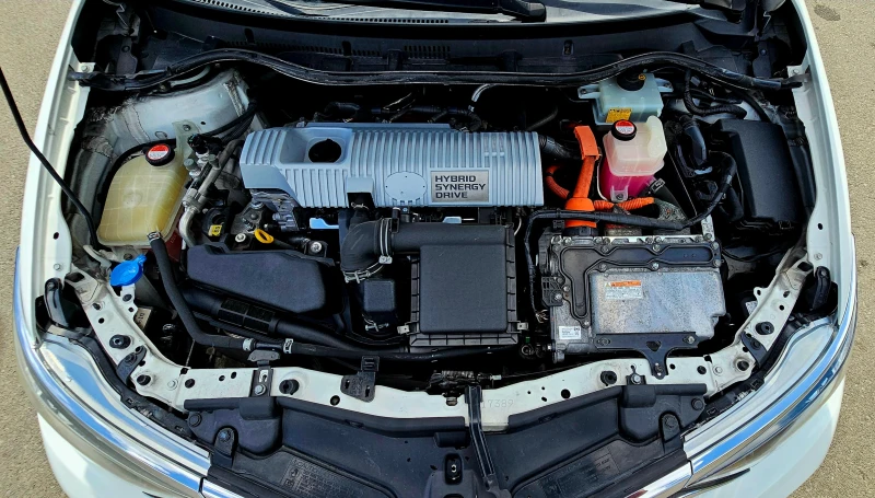 Toyota Auris 1.8   ХИБРИД, снимка 15 - Автомобили и джипове - 50818802
