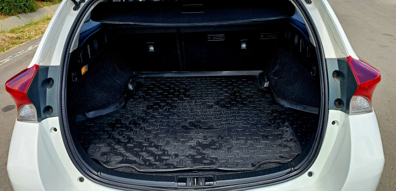 Toyota Auris 1.8   ХИБРИД, снимка 8 - Автомобили и джипове - 50818802