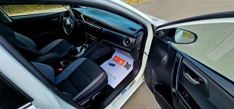 Toyota Auris 1.8   ХИБРИД, снимка 11 - Автомобили и джипове - 50818802