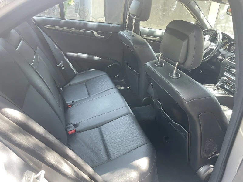 Mercedes-Benz C 300 3.0 V6 4Matik, снимка 7 - Автомобили и джипове - 51476999