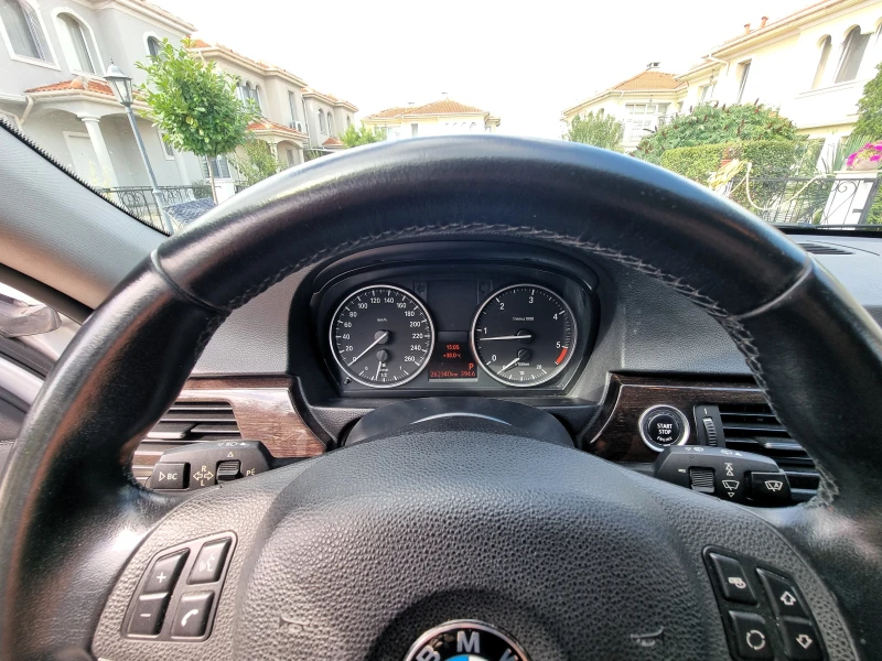 BMW 320 xDrive Edition, снимка 9 - Автомобили и джипове - 52538647