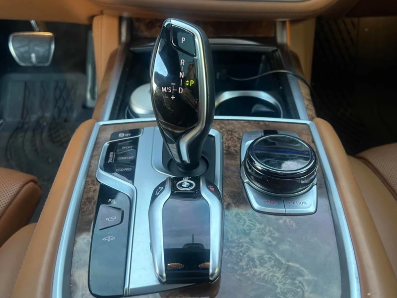 BMW 750 750i xDrive  CARFAX, снимка 10 - Автомобили и джипове - 53005406