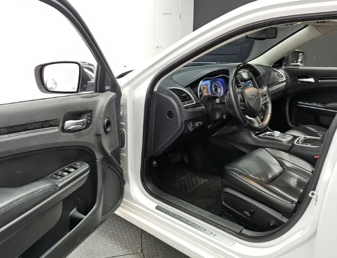 Chrysler 300c 3.6 - изображение 10