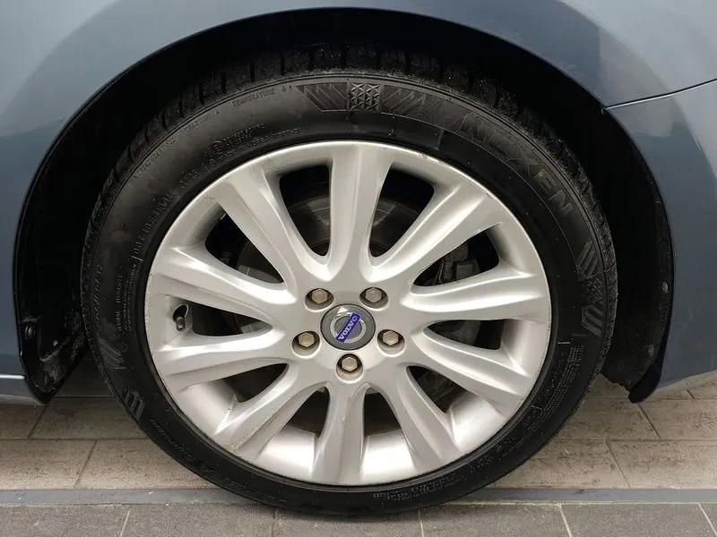 Volvo V40 1.6D, снимка 5 - Автомобили и джипове - 53792619