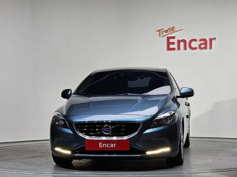 Volvo V40 1.6D, снимка 3 - Автомобили и джипове - 53792619