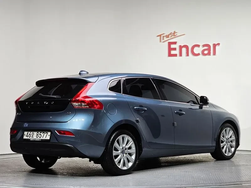 Volvo V40 1.6D, снимка 2 - Автомобили и джипове - 53792619