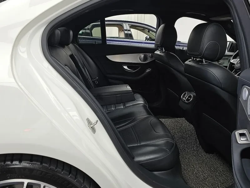 Mercedes-Benz C 63 AMG, снимка 12 - Автомобили и джипове - 55137479