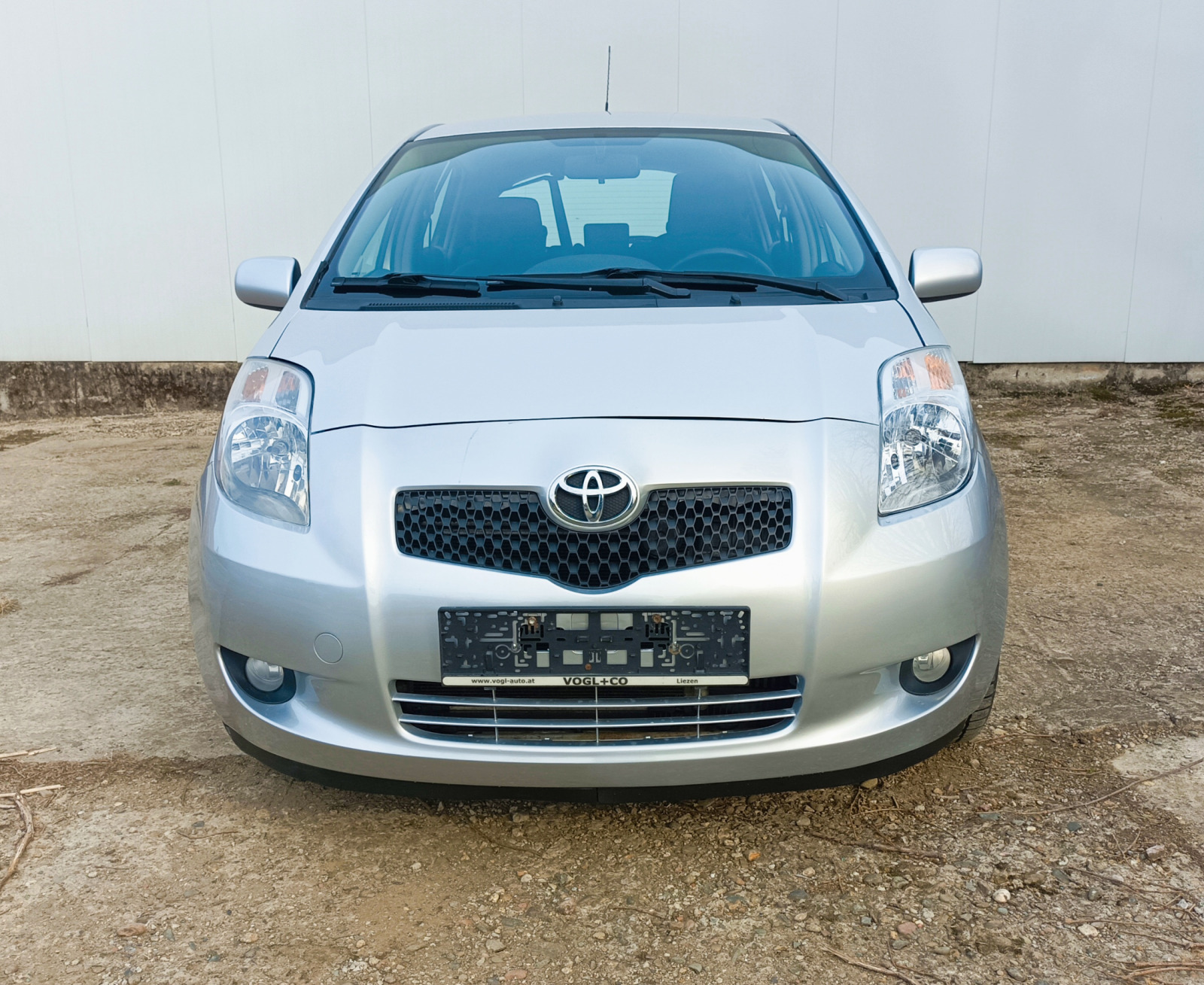 Toyota Yaris  - изображение 1