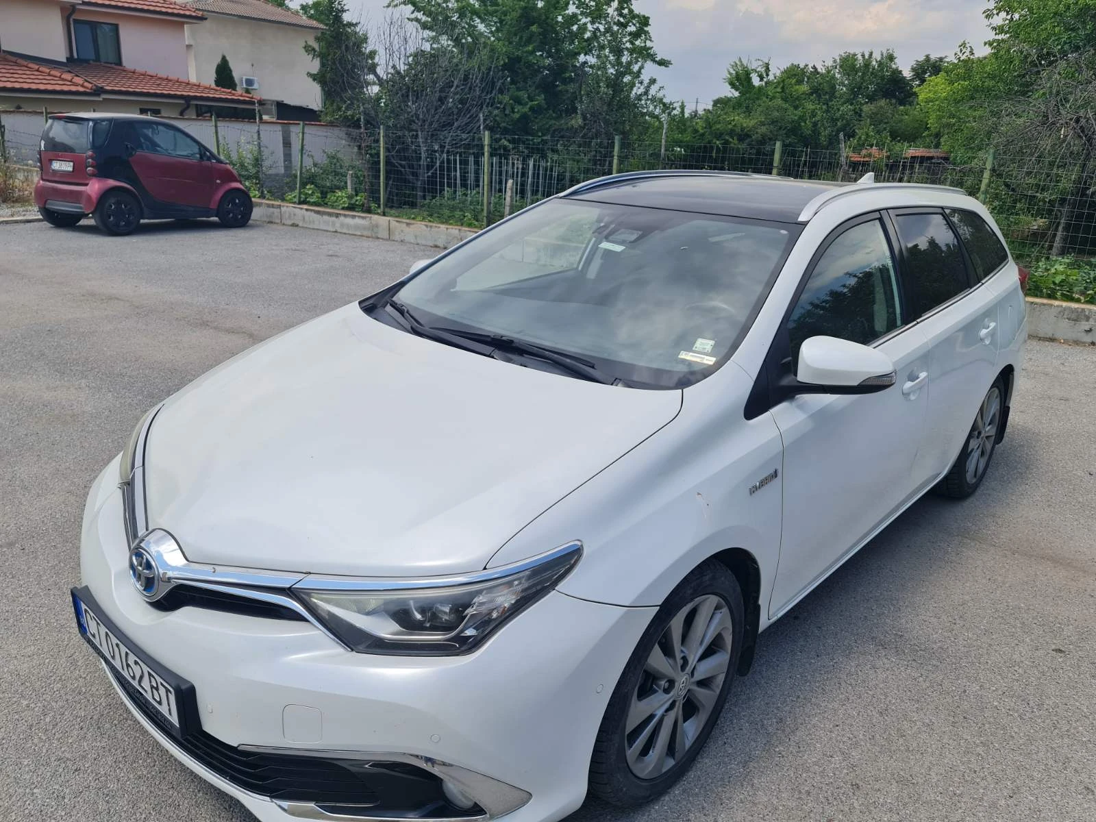 Toyota Auris 1.8  Touring Sports Hybrid/Газ - изображение 3