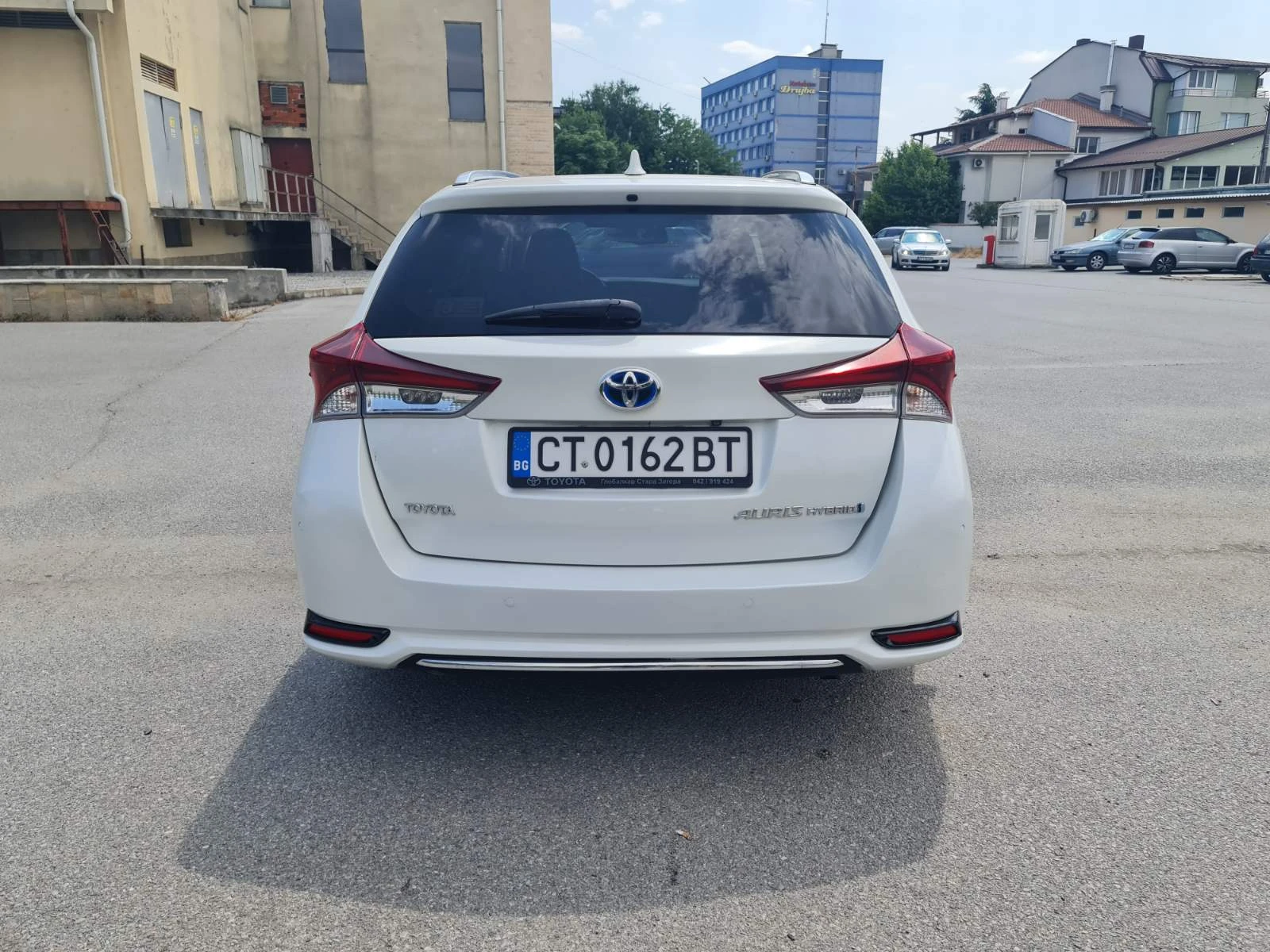 Toyota Auris 1.8  Touring Sports Hybrid/Газ - изображение 8