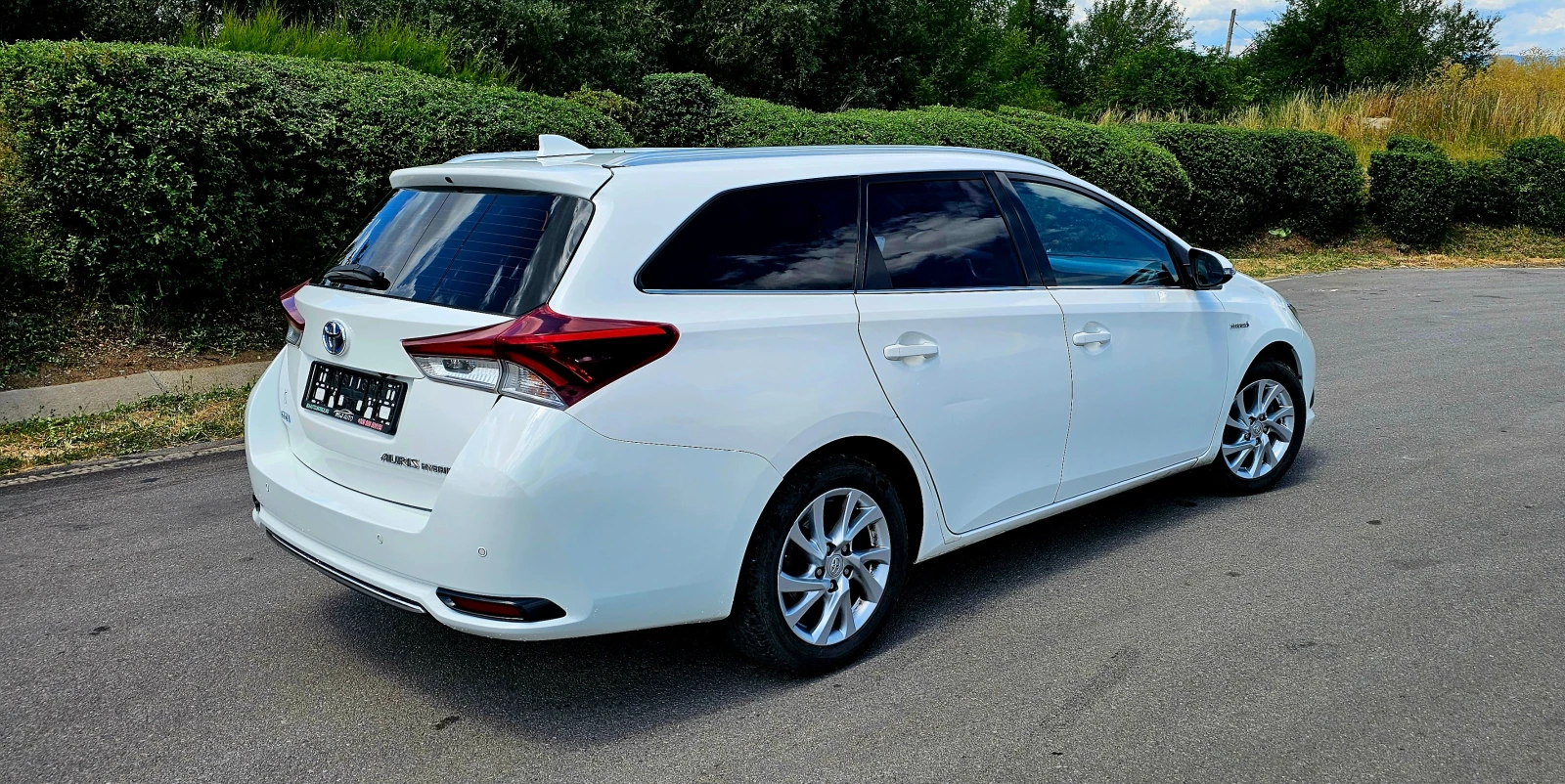 Toyota Auris 1.8   ХИБРИД - изображение 4