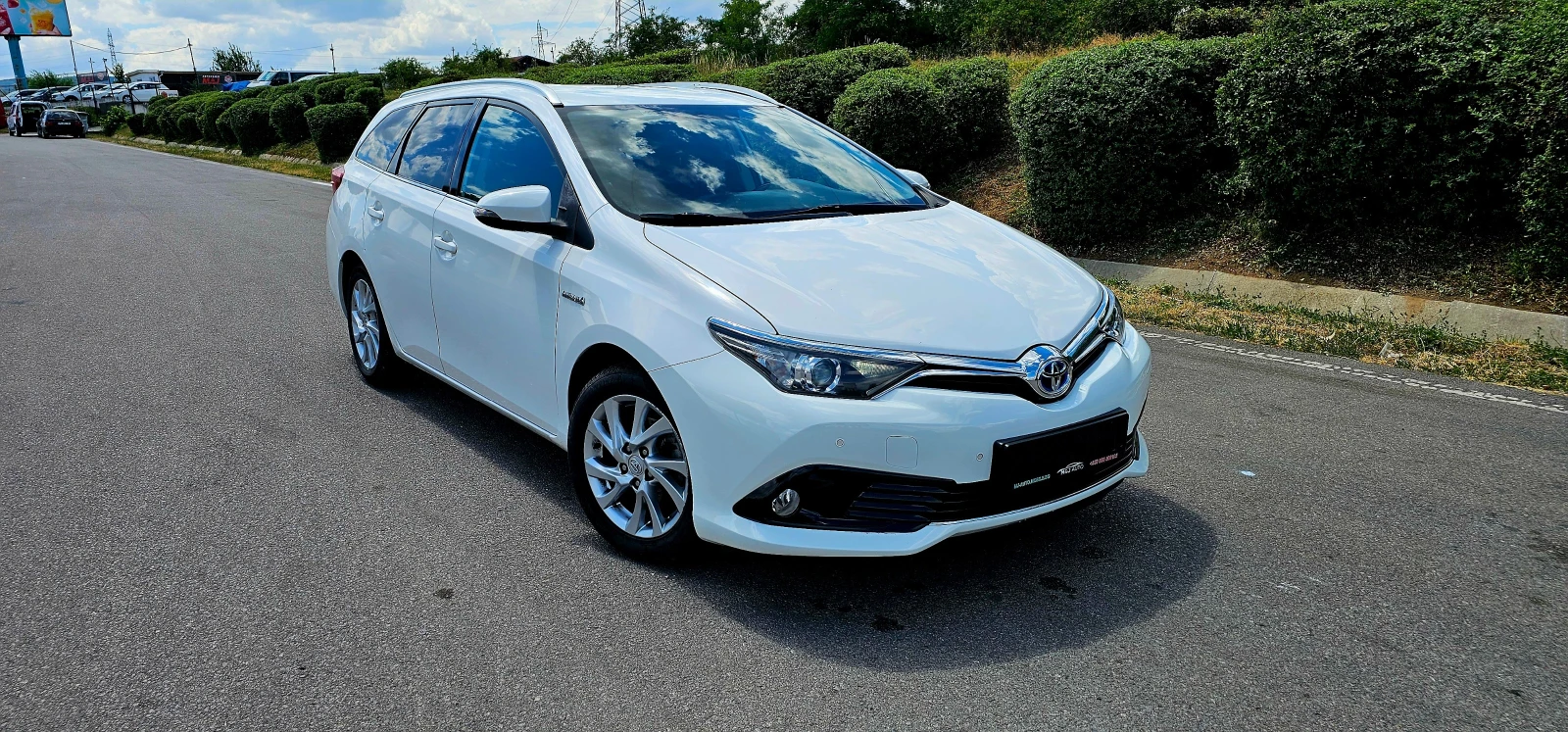 Toyota Auris 1.8   ХИБРИД - изображение 3